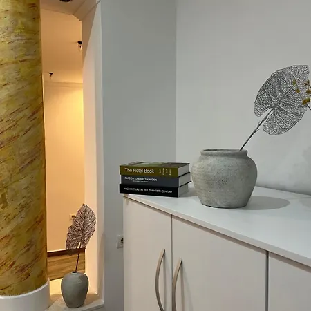 Cozy Escape Daire Tiran